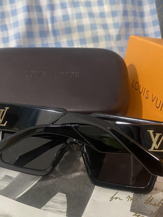 Louis Vuitton Sunglasses with box
